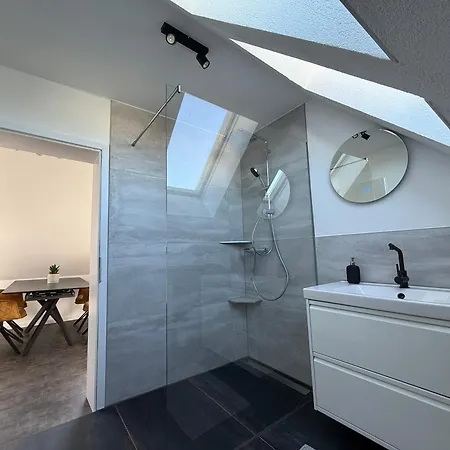 Alte Kate 2 Getrennte Schlafzimmer Im 2 Stock Apartment Bueckeburg